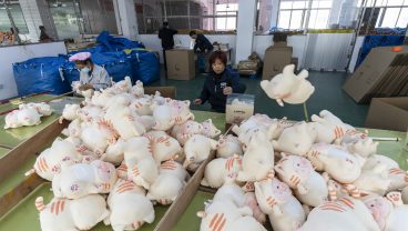 中国のおもちゃ工場　Photo: Qilai Shen for The New York Times