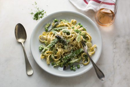 アスパラガスと豆のパスタ・プリマヴェーラ