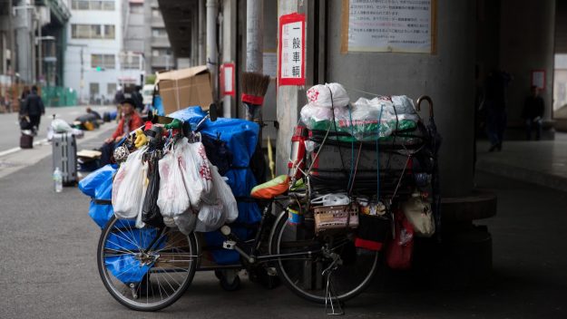 「あいりん地区」とも呼ばれる釜ヶ崎は、日本最大の日雇い労働者の街として知られる（2016年4月撮影）　Photo: Carl Court / Getty Images