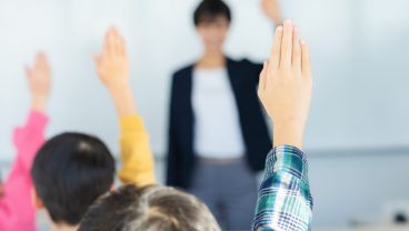 学校の授業での詩との出会い方は、詩を楽しめなくする要因である　Photo: b-bee / Getty Images